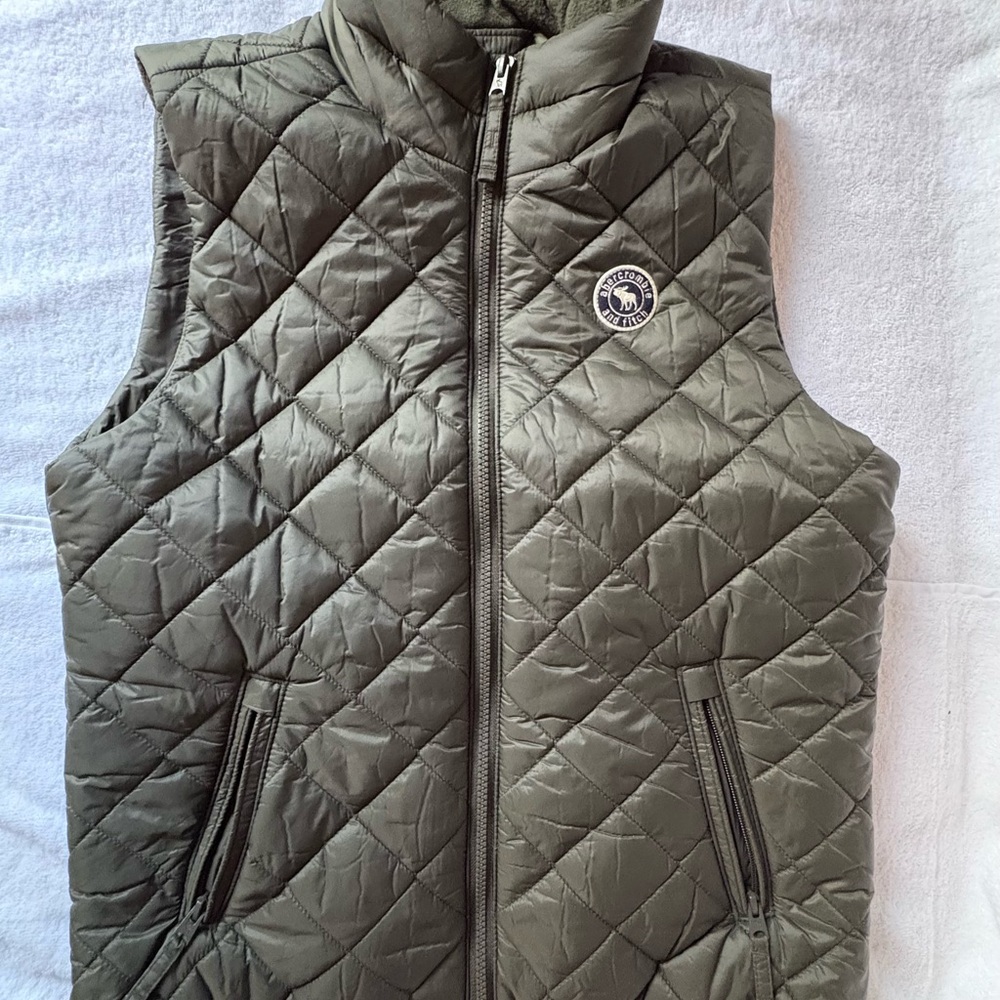 Abercrombie Kids Olive Quilted Vest - EUC